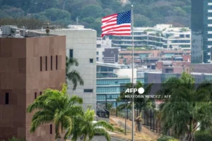 Francia vota en elecciones clave mientras Perú enfrenta crisis política y Rusia investiga crimen confesado
