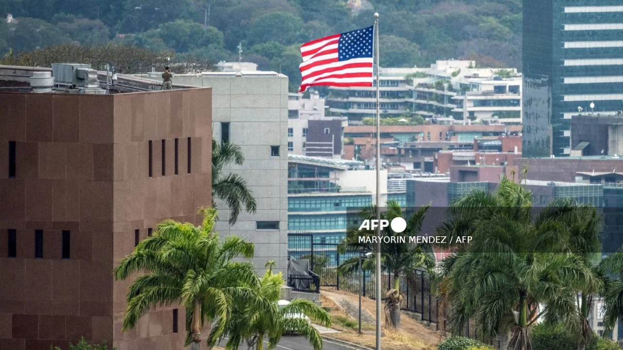 Francia vota en elecciones clave mientras Perú enfrenta crisis política y Rusia investiga crimen confesado