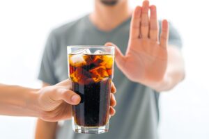 Vinculan edulcorantes artificiales con riesgo de cáncer de colon y promueven bebidas con potasio contra hipertensión