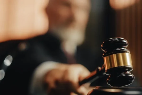 Sentencian a 60 años de prisión a exservidor educativo por agresión sexual en Ciudad de México