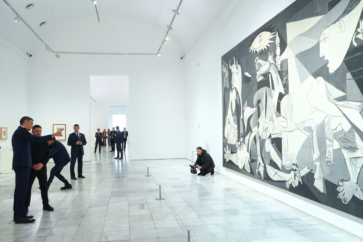 Pradales presiona a Sánchez para trasladar el ‘Guernica’ al País Vasco por nueve meses