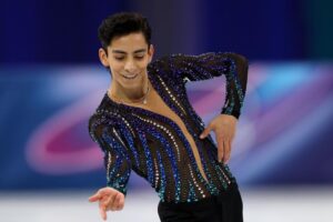 Ilia Malinin conquista su tercer título mundial consecutivo de patinaje artístico en Praga