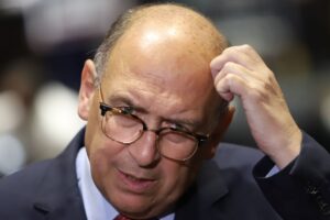 Pemex destina 15 MDP en apoyos a pescadores; legisladores exigen comparecencias por derrame en Golfo