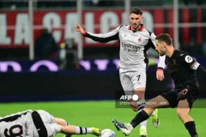 Santiago Giménez regresa a las canchas con el AC Milan tras superar lesión