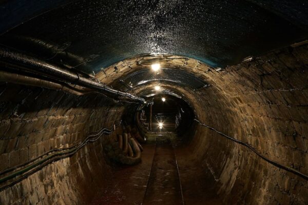 Derrumbe en mina de Sinaloa deja cuatro trabajadores atrapados y siete rescatados