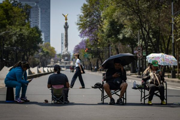 CNTE mantiene bloqueos en Reforma y plantón en Zócalo durante paro de 72 horas
