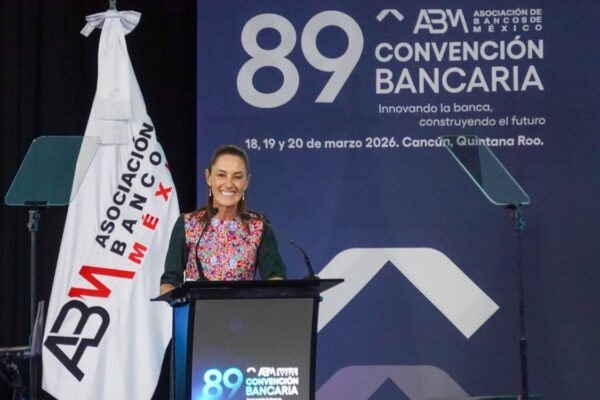 Anuncia Sheinbaum obligatoriedad de pago digital en gasolineras y casetas de peaje