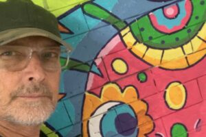 Atentan contra activista Erik Saracho en Riviera Nayarit