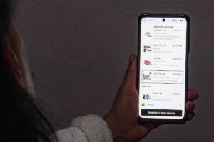 Semovi advierte que alianza entre Uber y taxis concesionados carece de marco normativo en CDMX