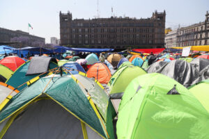 CNTE realiza paro y marcha en CDMX para exigir reforma al sistema de pensiones