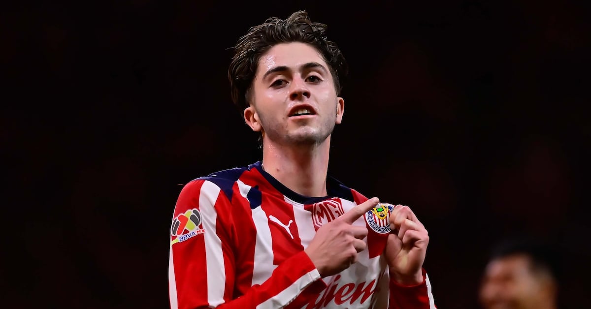 Chivas golea 5-0 a León y es líder de la Liga MX