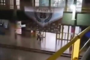 Estudiante de 15 años mata a compañero de 13 años en tiroteo escolar en Santa Fe