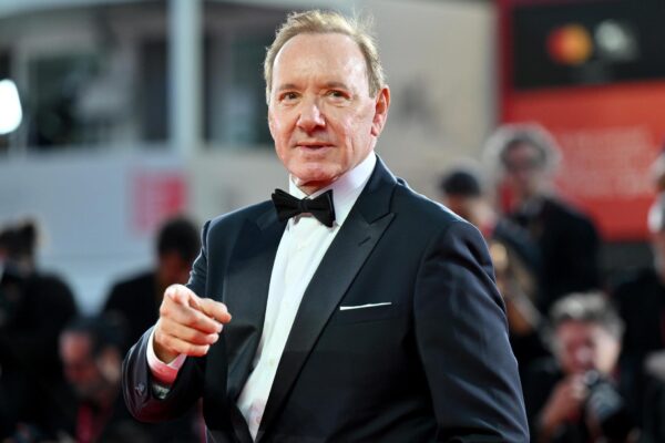 Kevin Spacey alcanza acuerdo extrajudicial por agresión sexual en Londres