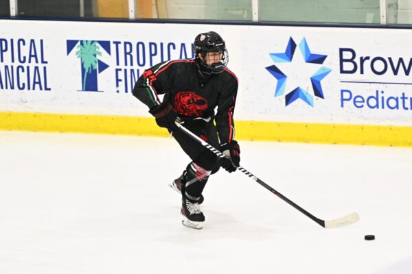 Damián Gallardo , la joven promesa del hockey sobre hielo mexicano que sueña con llegar a la NHL