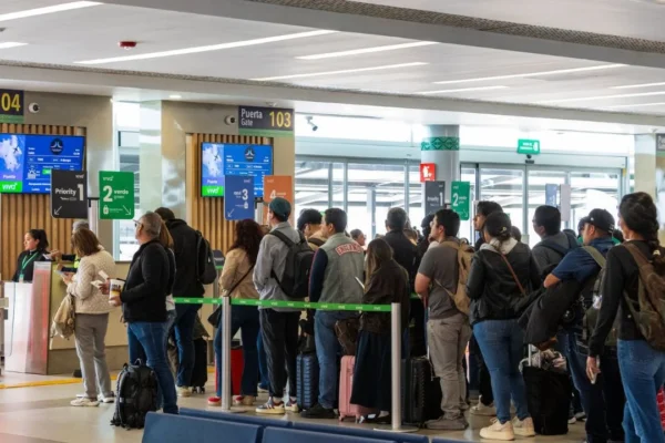 Sheinbaum destaca afluencia en AIFA durante Semana Santa; usuarios cuestionan imágenes
