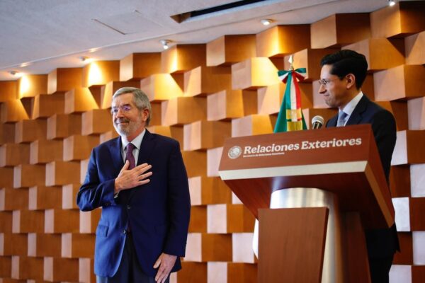 Sheinbaum propone a Roberto Velasco como nuevo Canciller; exembajadora denuncia corrupción en Londres