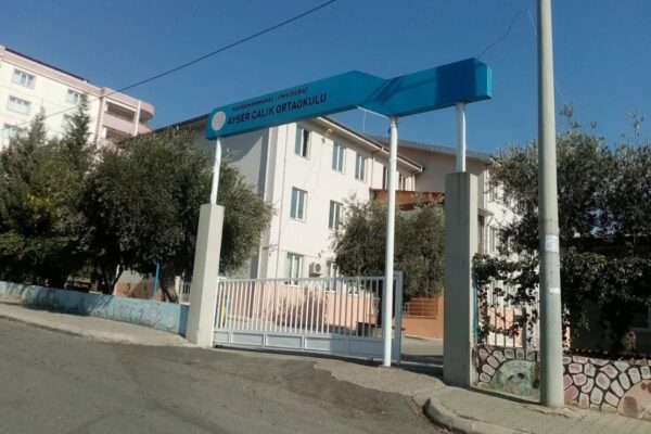 Alumno de 14 años mata a nueve personas en tiroteo escolar en Turquía