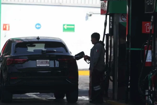 Pemex aumenta producción de gasolinas en febrero; Sheinbaum analiza destino de combustible decomisado
