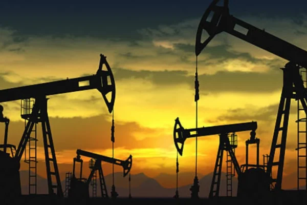 Bloqueo de Trump en Ormuz dispara precios del petróleo y alerta a la ONU