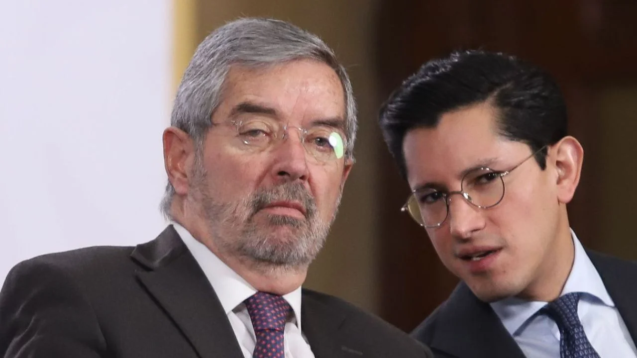 Roberto Velasco acude al Senado previo a su comparecencia para ratificación como canciller