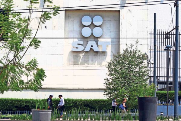 Multinacionales estadounidenses denuncian acoso fiscal del SAT ante Hacienda