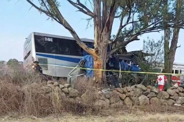 Tragedia carretera en Querétaro deja 9 muertos