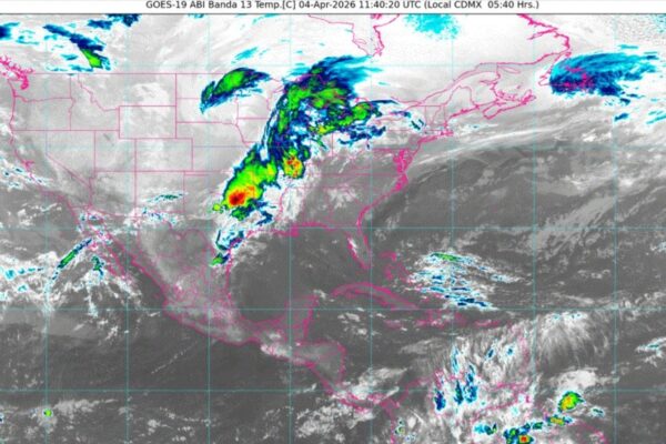 Frente frío 43 deja lluvias intensas y riesgo de tornados en el norte; persiste calor en el sur