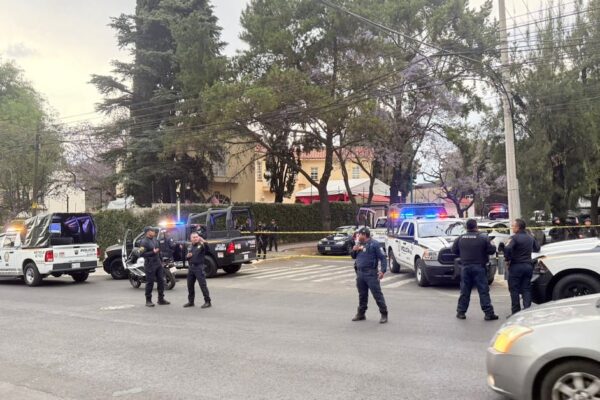 Operativos en CDMX: abaten a asaltante en Lomas de Chapultepec, detienen narcomenudista en GAM y arresto de adulto mayor en Tláhuac genera indignación