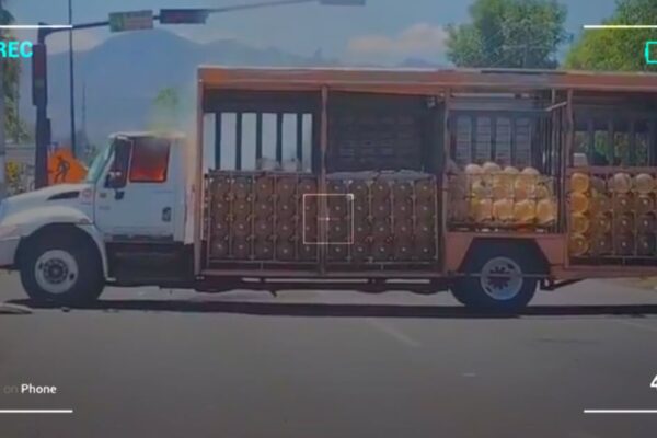 Comuneros de Arantepacua queman vehículos y vandalizan edificios en Morelia por noveno aniversario de irrupción policial