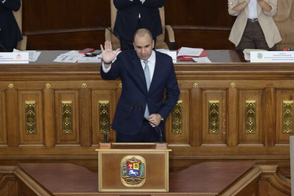 Designan a Larry Devoe como fiscal general en Venezuela mientras represión marca protestas salariales