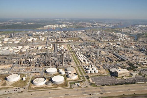 PEMEX contiene derrame de diésel en muelle de refinería Deer Park en Texas