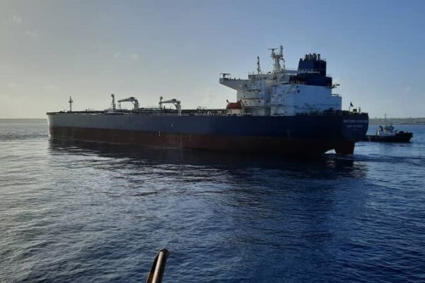 Cuba recibe crudo ruso y anuncia mayor indulto en una década mientras la población enfrenta la escasez