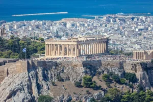 Sismo de 7.4 en Indonesia activa alerta de tsunami; tormenta en Grecia deja un fallecido