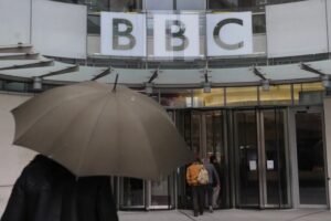 BBC anuncia recorte de 2 mil empleos, el mayor en 15 años