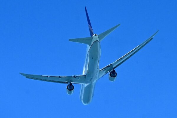 ACI-Europa alerta de escasez sistémica de combustible aéreo si no se reabre Ormuz en 21 días