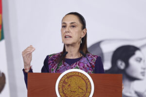 Sheinbaum viaja a Barcelona para cumbre progresista y busca retomar diálogo con España sobre la Conquista