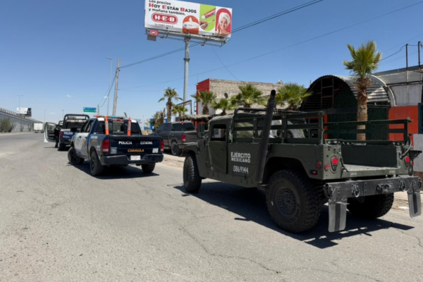 Detienen a dos jóvenes en Torreón por intento de robo y posesión de droga