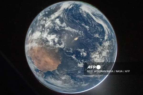 Artemis II captura imágenes históricas desde la cara oculta de la Luna; NASA reporta mínimo histórico de hielo ártico