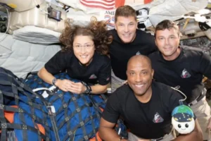 Artemis II regresa este viernes; Sheinbaum cuestiona inversión espacial frente a pobreza