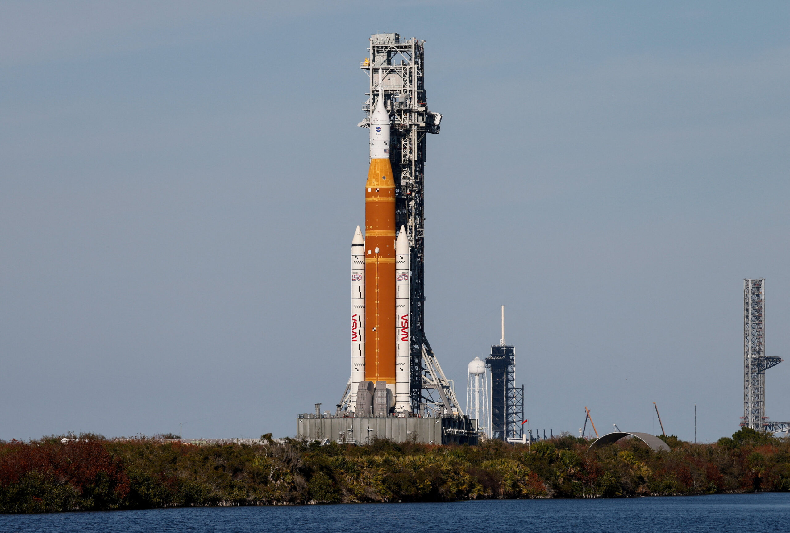 NASA prepara lanzamiento de Artemis II con participación argentina y controversia técnica