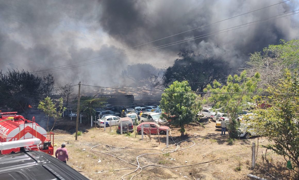 Columna de humo en refinería de Salina Cruz y decomisos de hidrocarburo en Tamaulipas y Guanajuato