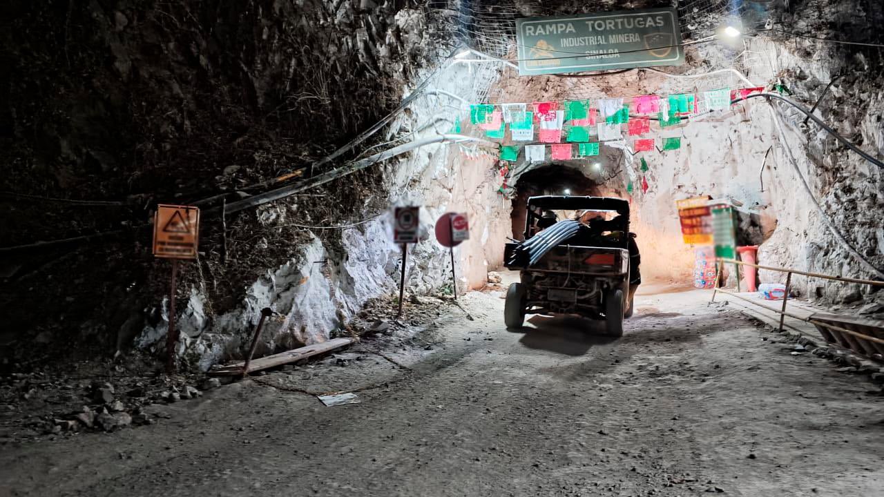 Continúan labores de rescate para tres mineros atrapados en mina Santa Fe en Sinaloa