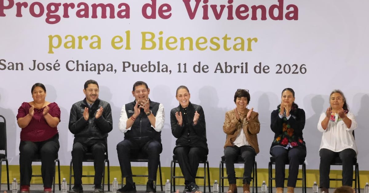 Entrega Sheinbaum 240 viviendas y condona créditos en Puebla; supervisan palafitos en Tabasco