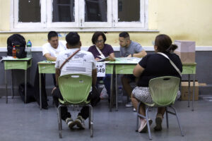 JNE de Perú extiende votación al lunes por falta de material electoral en Lima y EE.UU.