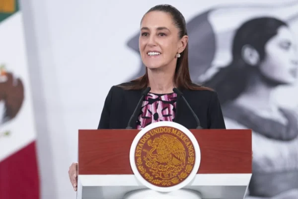 Sheinbaum viajará a Barcelona para cumbre progresista y reconoce acercamiento con España sobre la Conquista