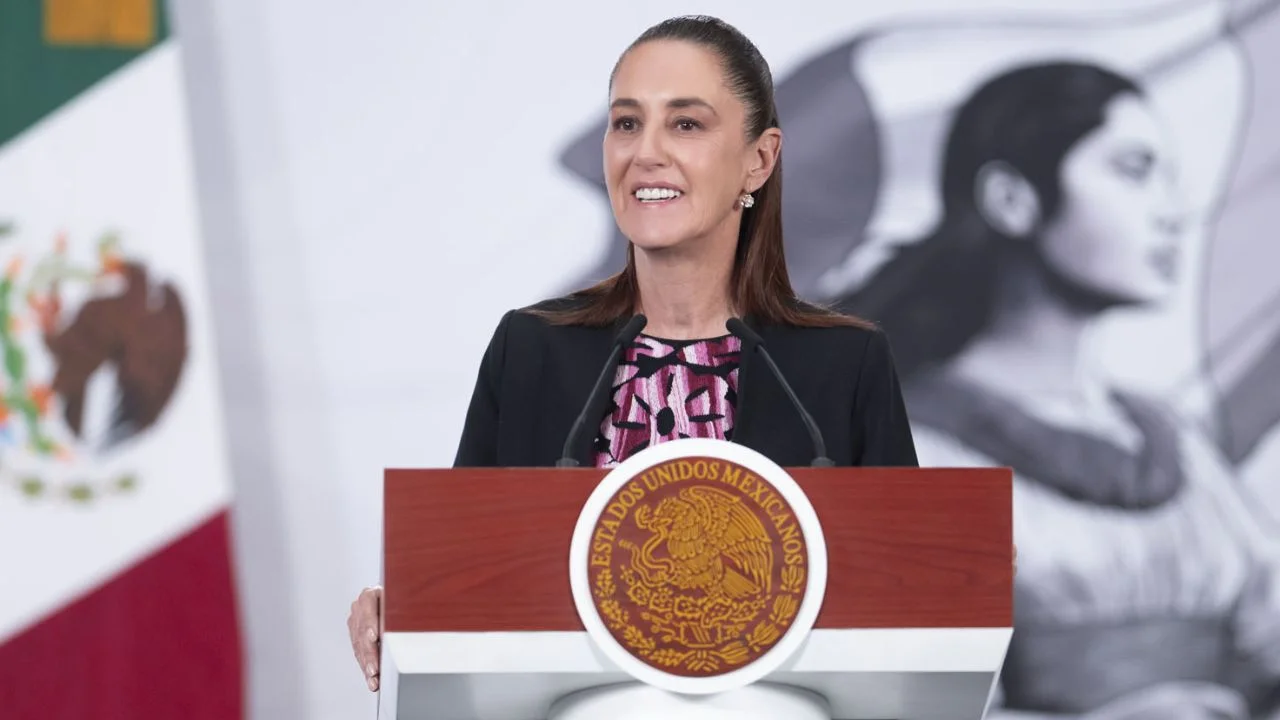 Sheinbaum viajará a Barcelona para cumbre progresista y reconoce acercamiento con España sobre la Conquista