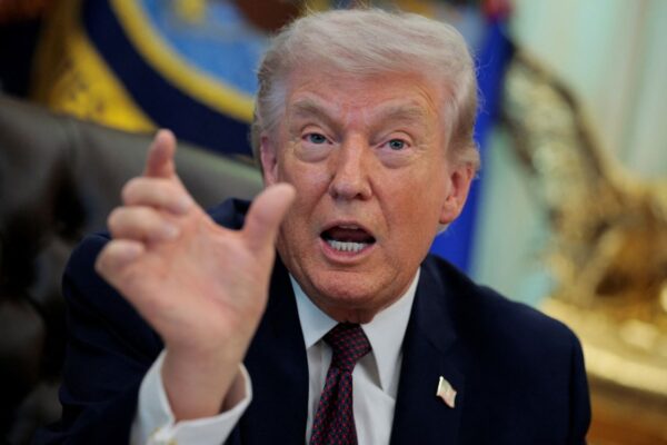 Trump amenaza a Irán con “regresarlos a la Edad de Piedra” mientras escalan ataques en Medio Oriente