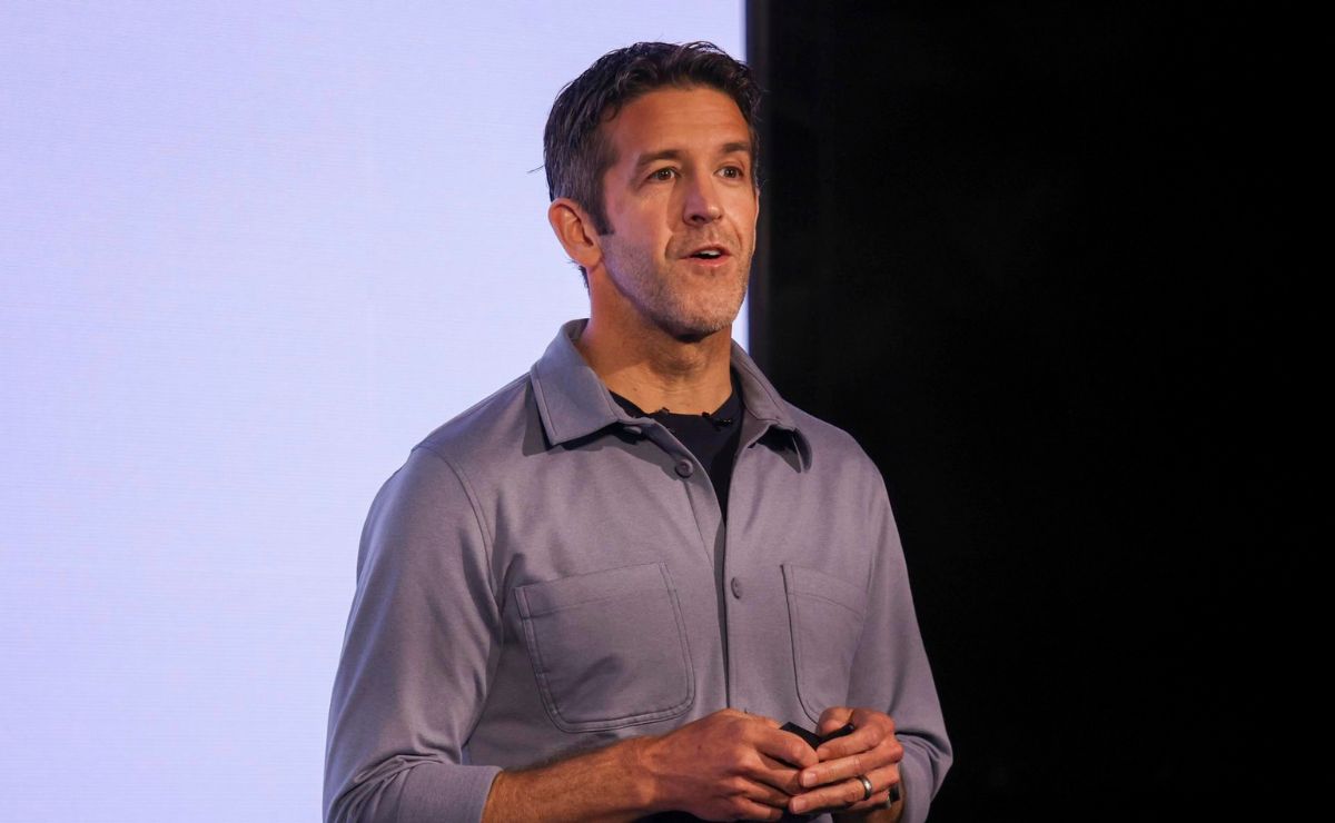 Sucesión en Apple: John Ternus sustituirá a Tim Cook como CEO