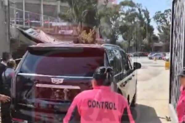 Investigan a Cuauhtémoc Blanco por circular en camioneta sin placas en CDMX