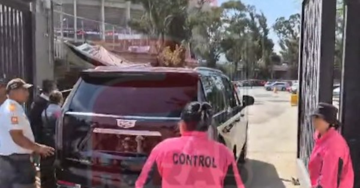 Investigan a Cuauhtémoc Blanco por circular en camioneta sin placas en CDMX